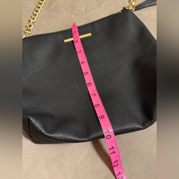 Steve Madden Black Purse With Gold Chain Handle - Picture 4 of 9